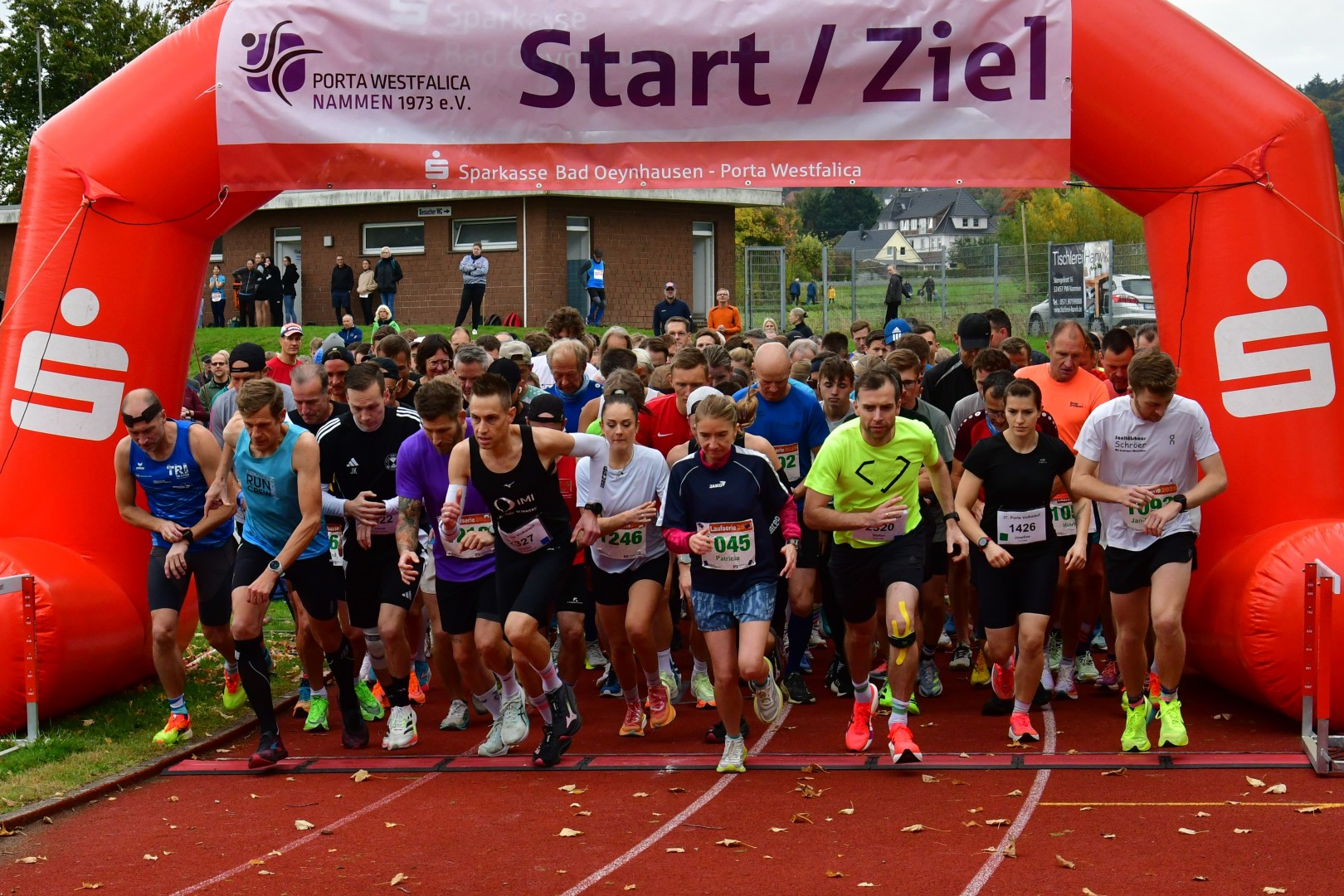 Start des 10-km-Laufs beim Portalauf 2025 in Nammen